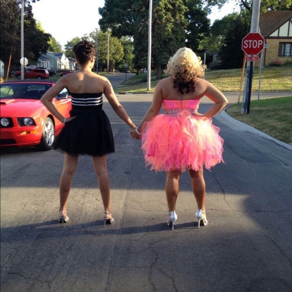 Beautiful homecoming dress!! - Picture 2 of 2